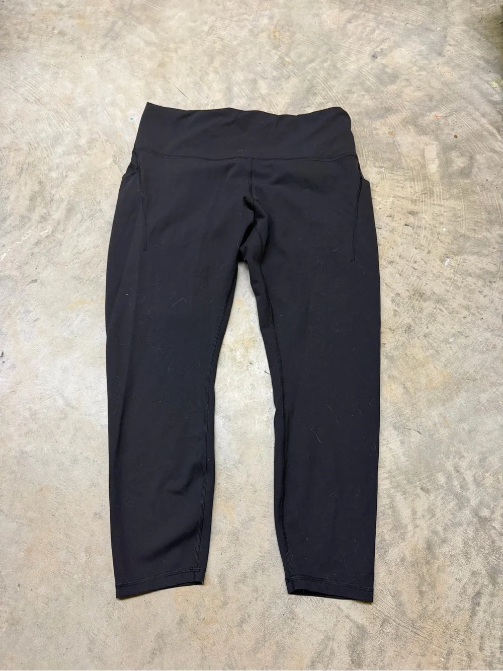 lululemon athletica cropped Black Capri Leggings with Side Pockets
